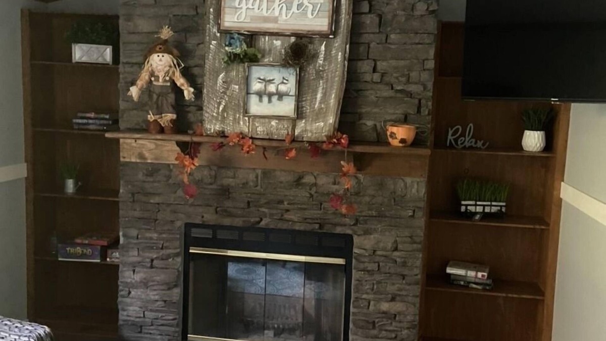 Stambaugh Cottage | Private Cottage Near The Lake with 3 bedrooms, 2 baths, and a gameroom!