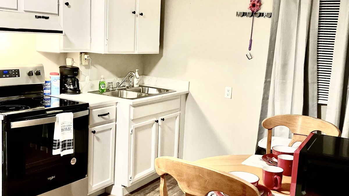 Wilson Cottage | Private Cottage Nice Peaceful and Relaxing, Historic District Pet Friendly