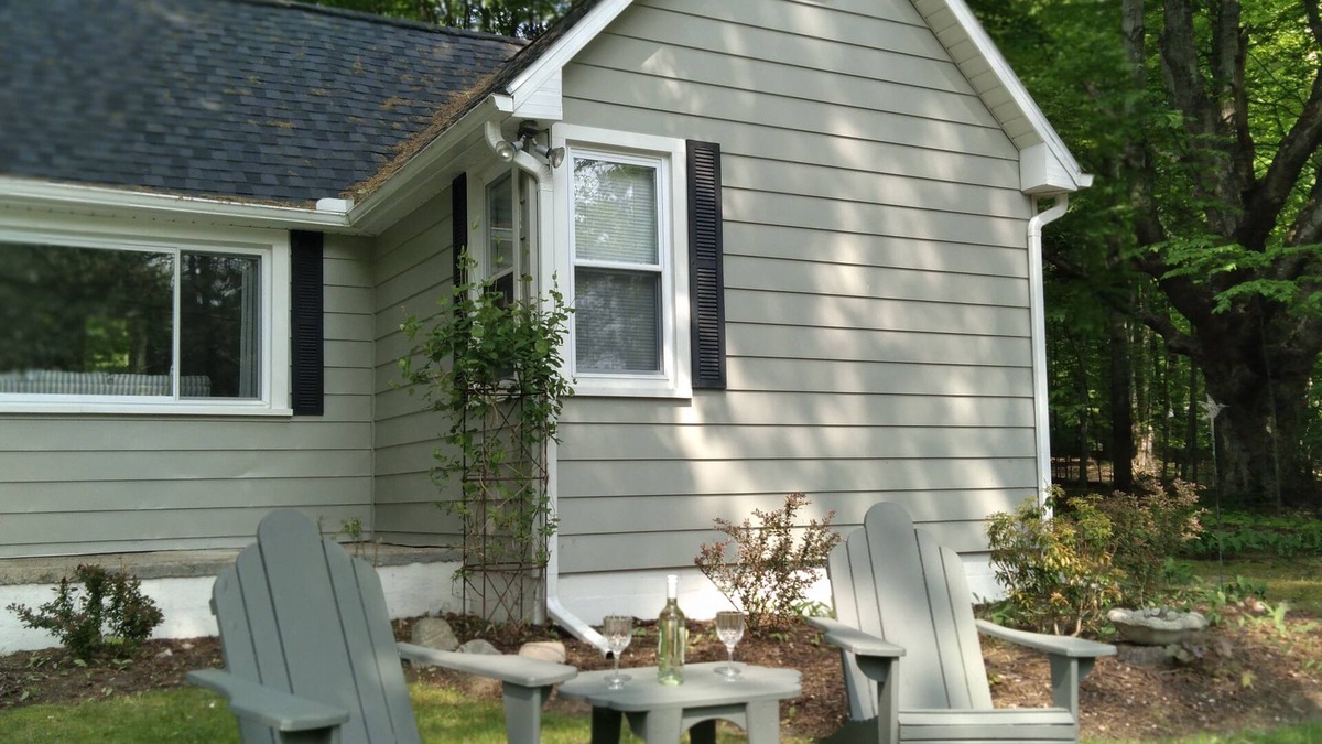 Bellaire Cottage | Private Cottage with 2 bedrooms and a lakeview setting of Lake Bellaire