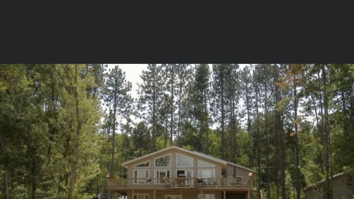 L'Isle-aux-Allumettes House | Private cottage with sand beach and snowmobile trails