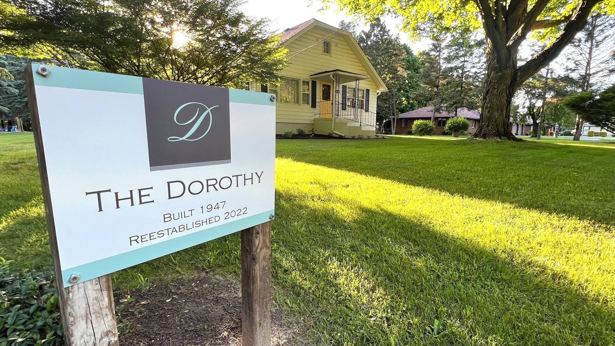 Saint Joseph House | Private, Country Feel, Wooded Ravine Lot