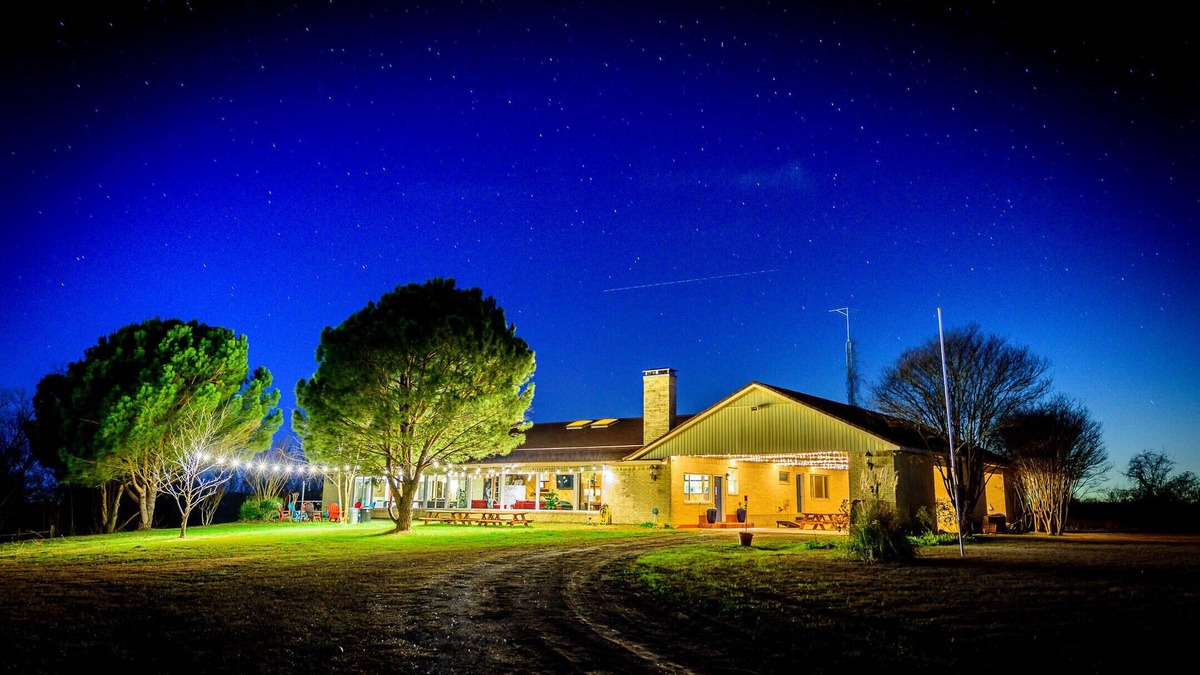 Mabank House | Private Country Home on 4 acres, Open Space, Pool, Hot Tub, Gameroom, Pond