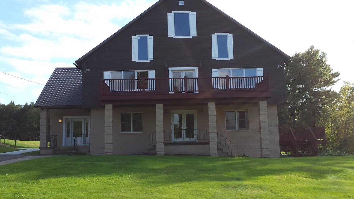 Cherry Tree House | Private Country Inn located on the beautiful Chetremon Golf Course