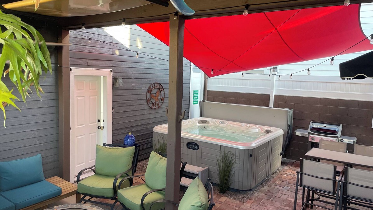 Balboa Island Cottage | Private Courtyard, Hot Tub, Reserved Parking, HVAC, Steps to Bay Beach