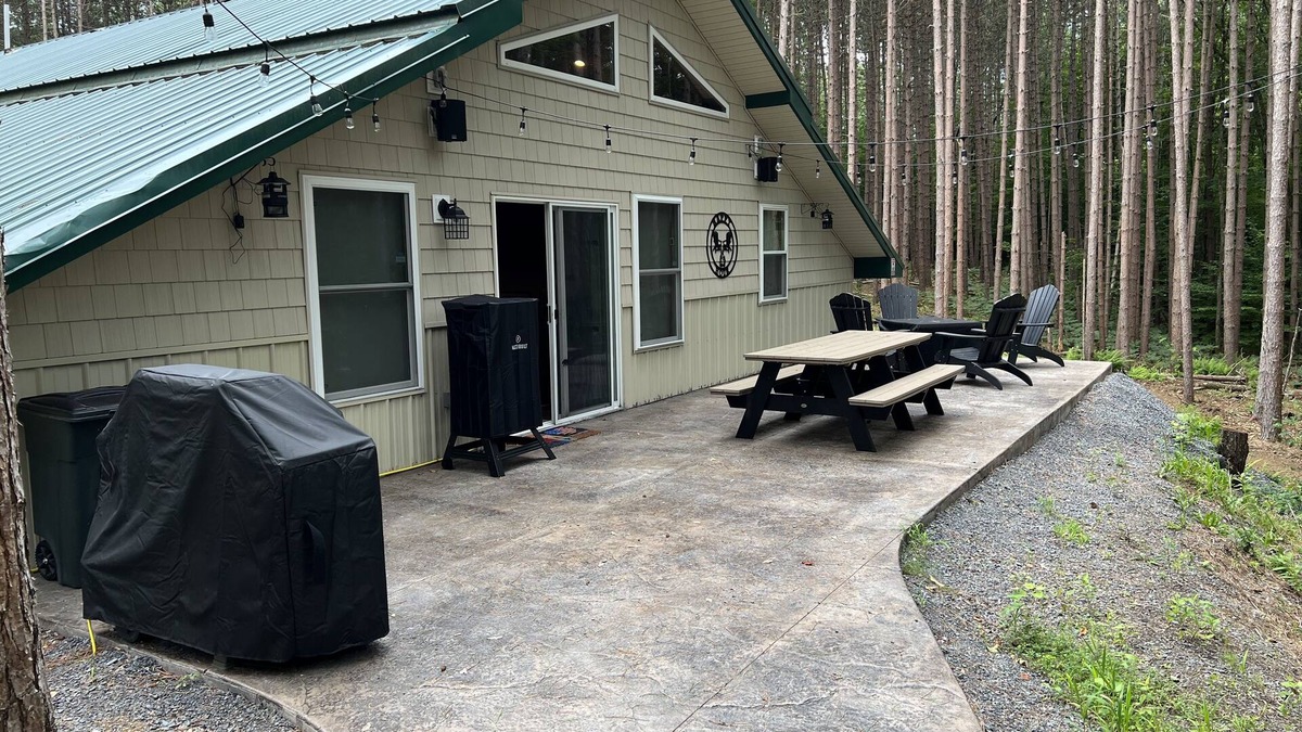 Brantingham Cottage | Private Cozy Adirondack Cottage-Monthly only