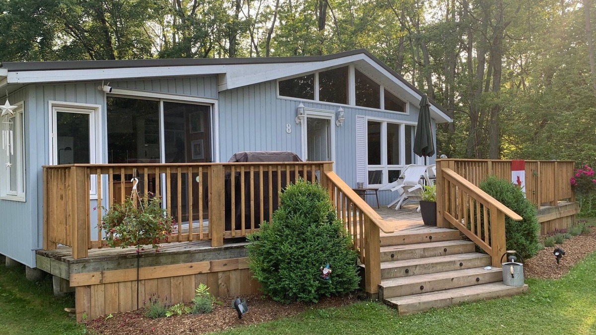 Turkey Point Cottage | Private, cozy and steps from the beach!