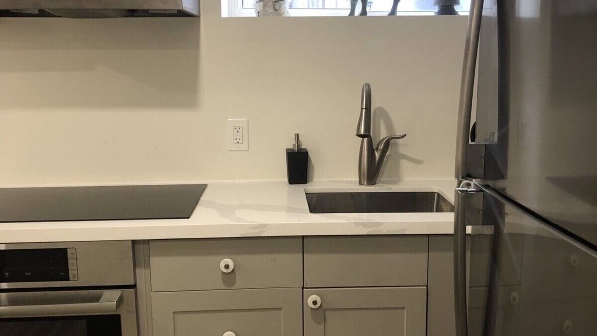 Centennial Park House | Private cozy basement apartment unit located in quite neighborhood