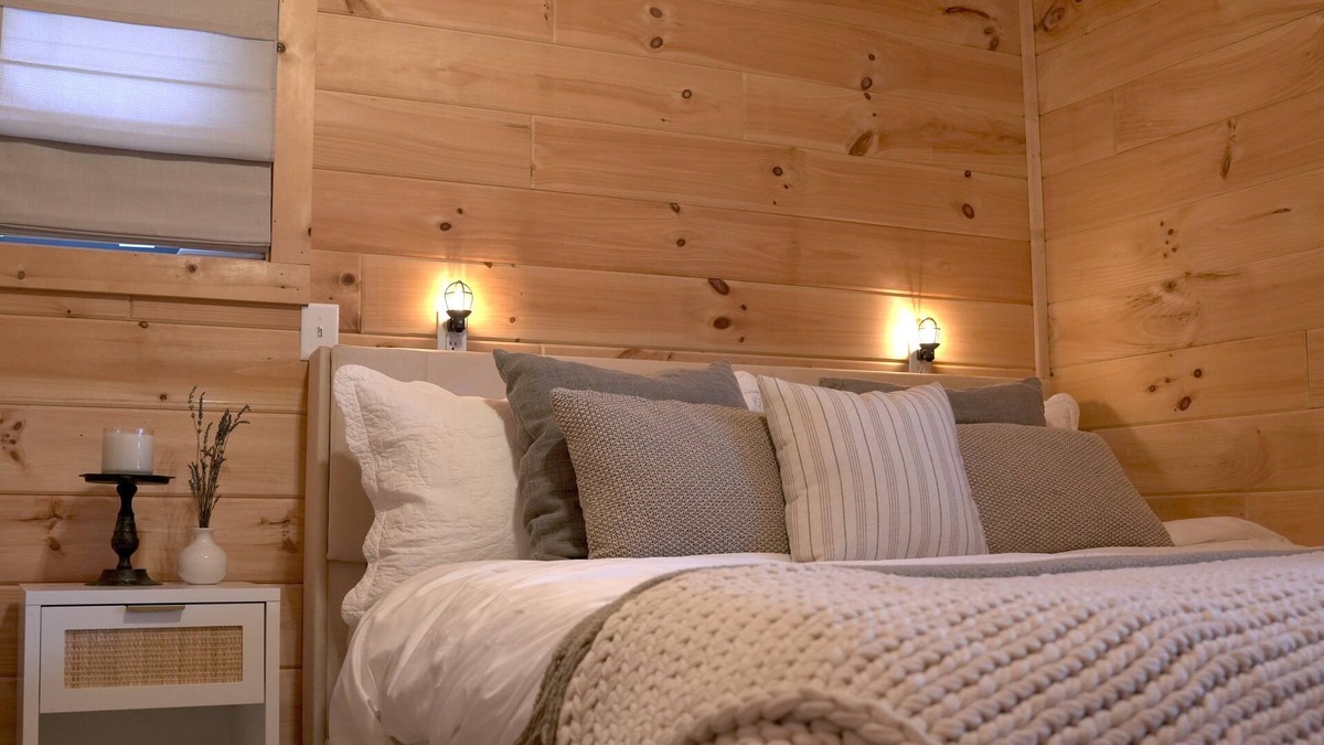 Hickman Cabin | Private Cozy Cabin Modern Retreat with WIFI