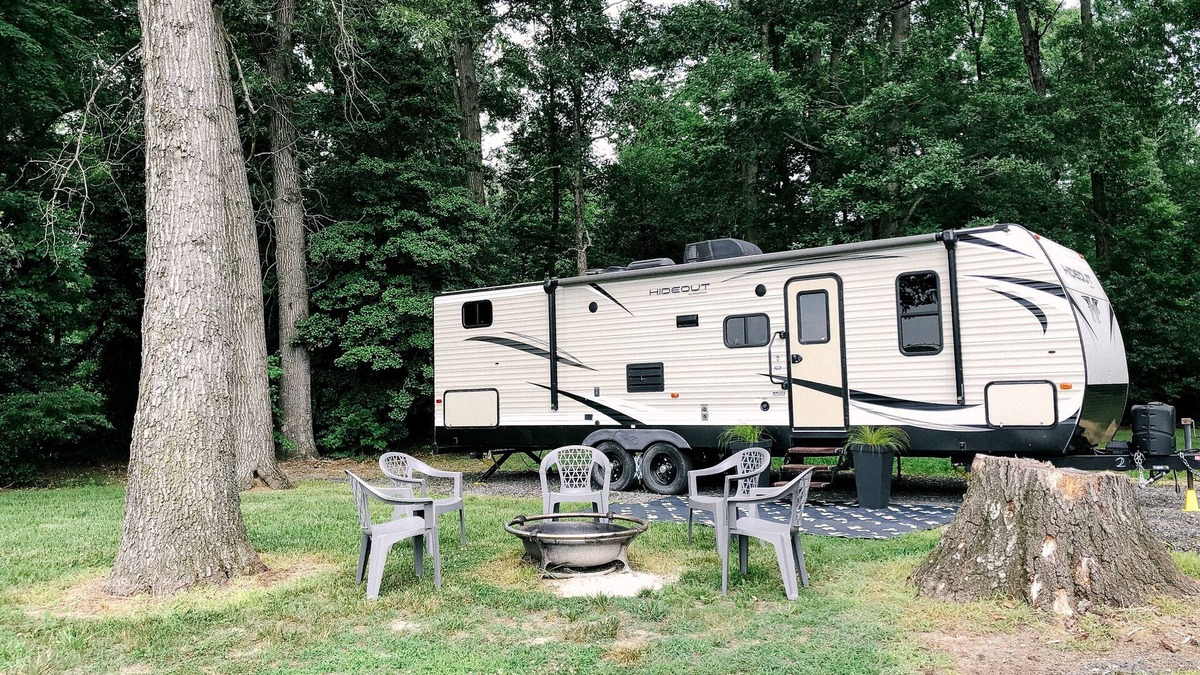 Greenwood House | Private Cozy Camper on Farm + Close to Beaches/DE Turf