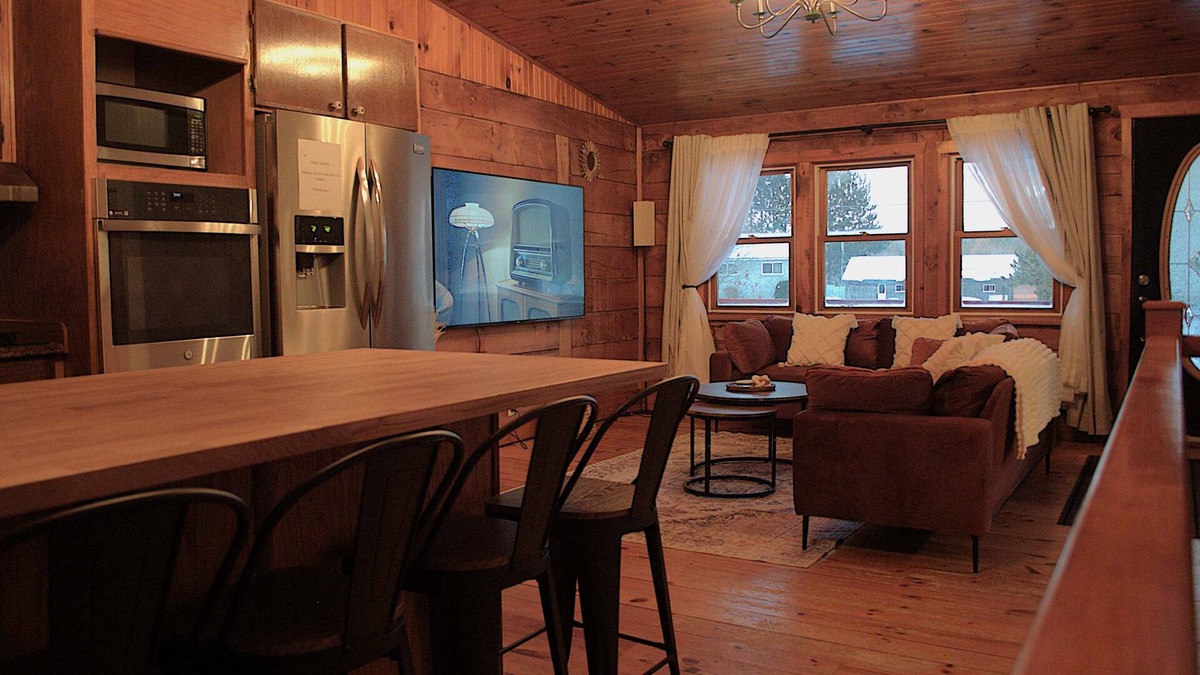North Algona Wilberforce Cabin | Private Cozy Cottage-Near Lake Dore, Bon Echo & Algonquin Park