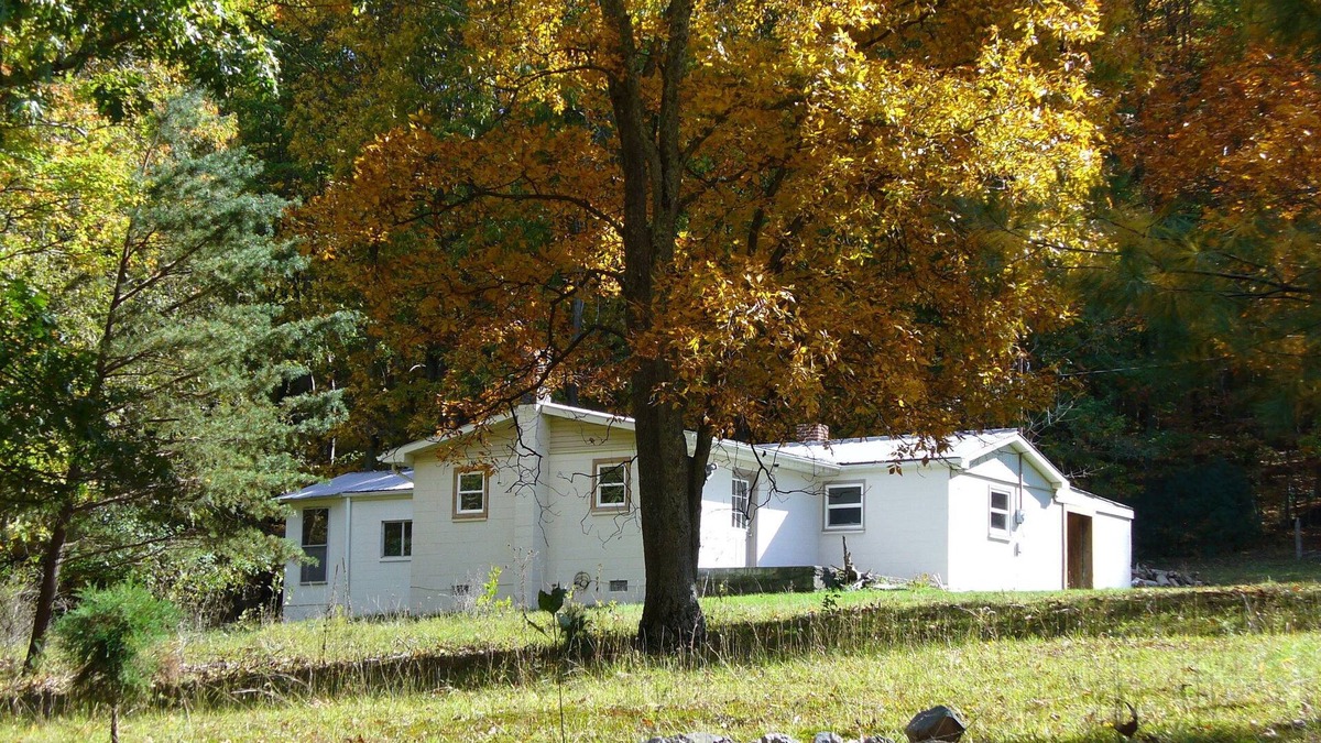 Lindside Cottage | Private, Cozy Cottage Nestled On Peter's Mountain.