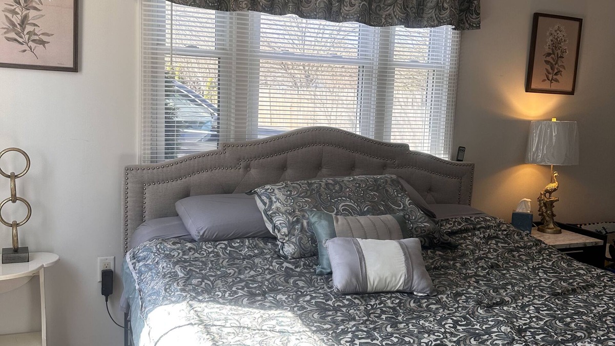 Marion House | Private & Cozy house sleeps 5 with WiFi and AC in beautiful Marion!