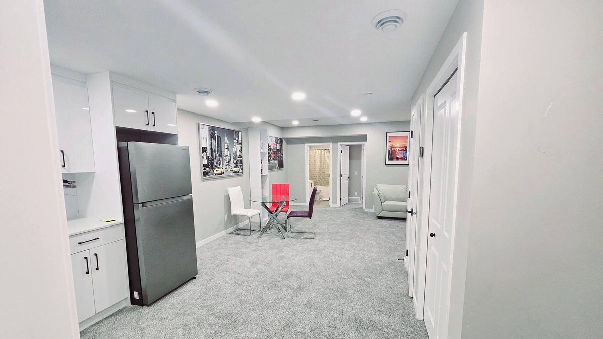 Airdrie House | Private, Cozy, Lux, Spacious One Bedroom Suite