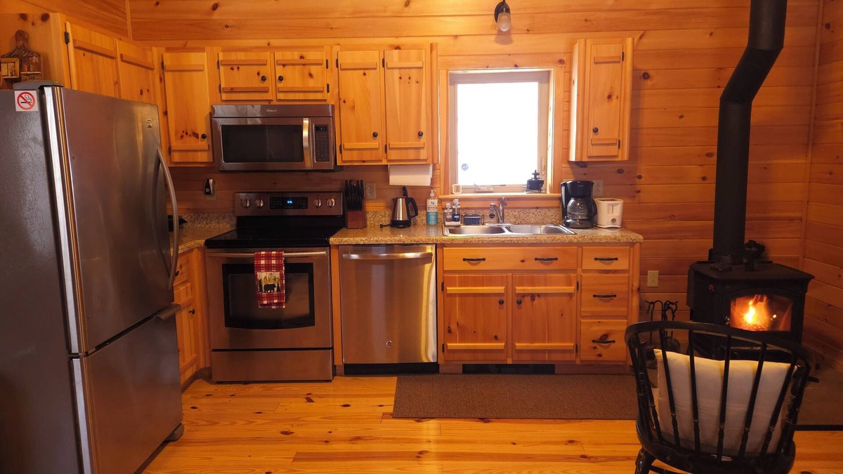 Putney Cabin | Private Cozy Mountain Cabin Hideaway