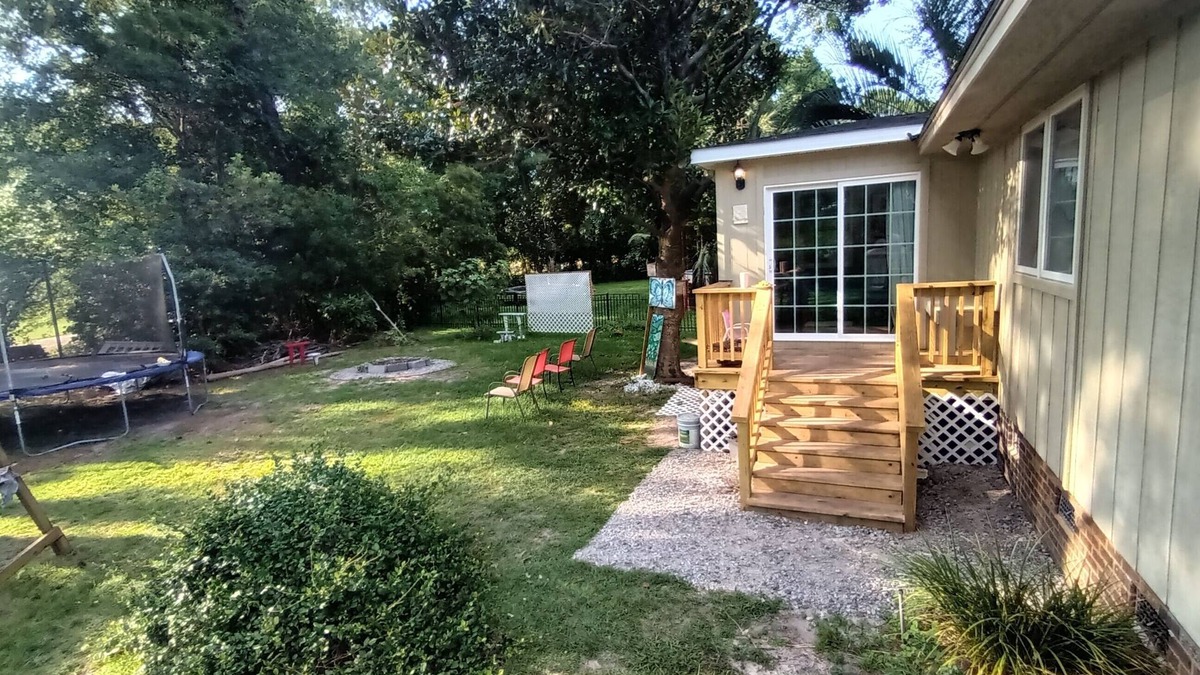Red Hill Apartment | Private Cozy Room Getaway Golf Course View CCU, HGTC, CMC, 20 Restaurant 1 Min.