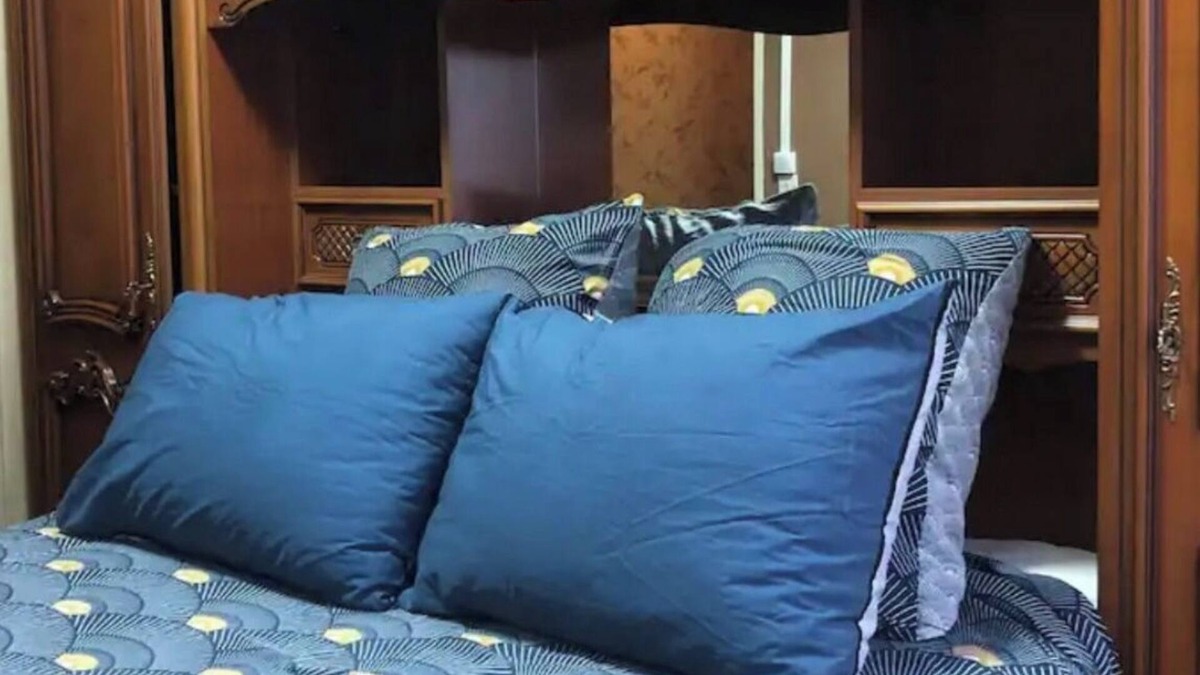 Bobigny Apartment | Private Cozy Room with Queen Bed near Centre of Paris