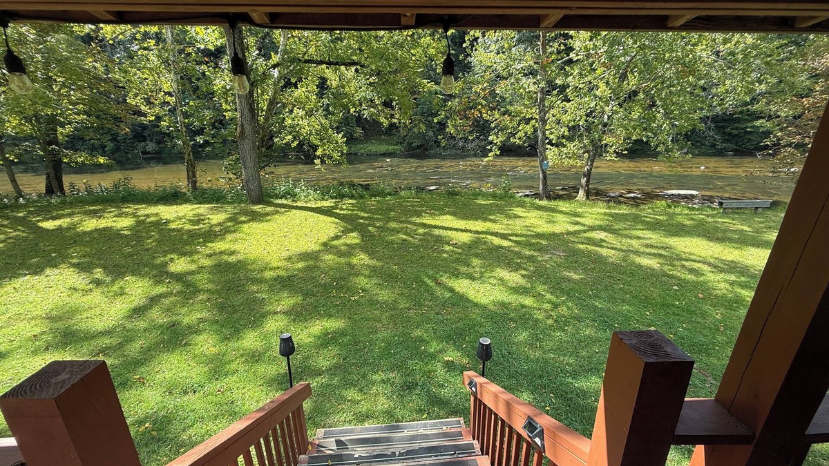 Pine Creek Cabin | Private Creekside Cabin for 2; Hot Tub, Waterfall Hike, Wi-Fi, Fire Pit