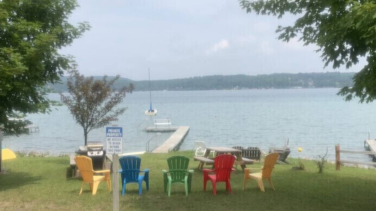 Beulah House | Private Crystal Lake Beach, walk downtown Beulah! Biweekly & ￼monthly discounts.