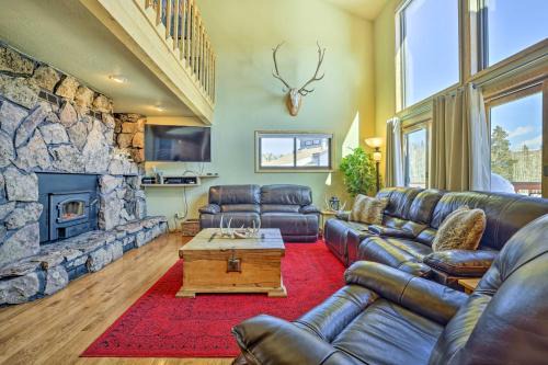 Wildernest House | Private Deck and Hot Tub Silverthorne Home!