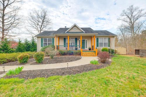 Louisa House | Private Deck and Views Rural Virginia Escape