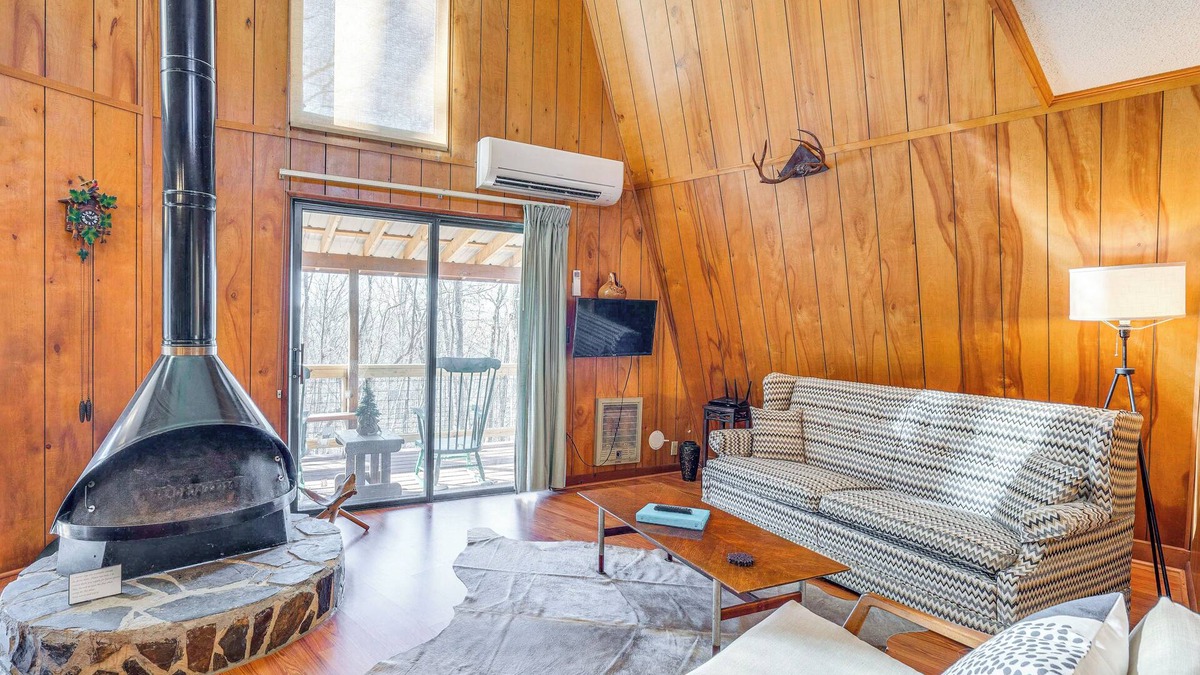 Murphy Cabin | Private Deck & Fire Pit: Secluded Cabin in Murphy