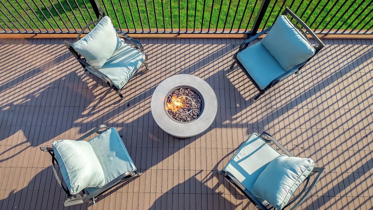 Prescott Condo | Private Deck + Fire Table | Rooftop & Game Room | 2 King Condo