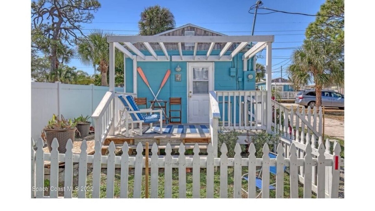 Tropic Cottage | Private Deck with a Riverview, Studio Cottage