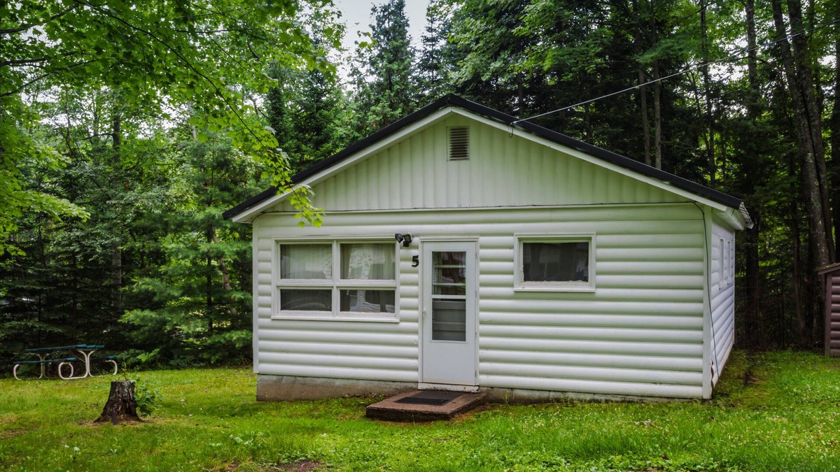 Gwinn Cottage | Private Deluxe Lakeside Cottage, Fishing, Snowmobiling, Hunting, Boats, Hot Tub