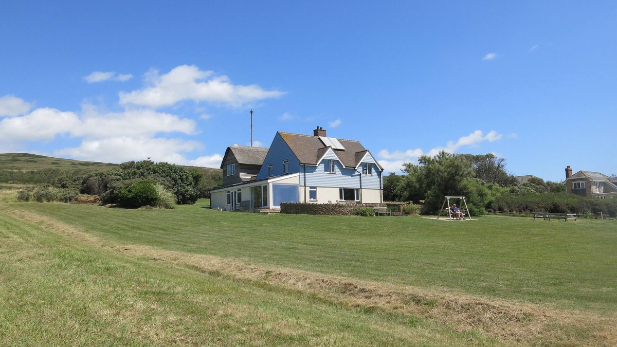 Littlebredy House | Private detached cottage to rent on Chesil Beach