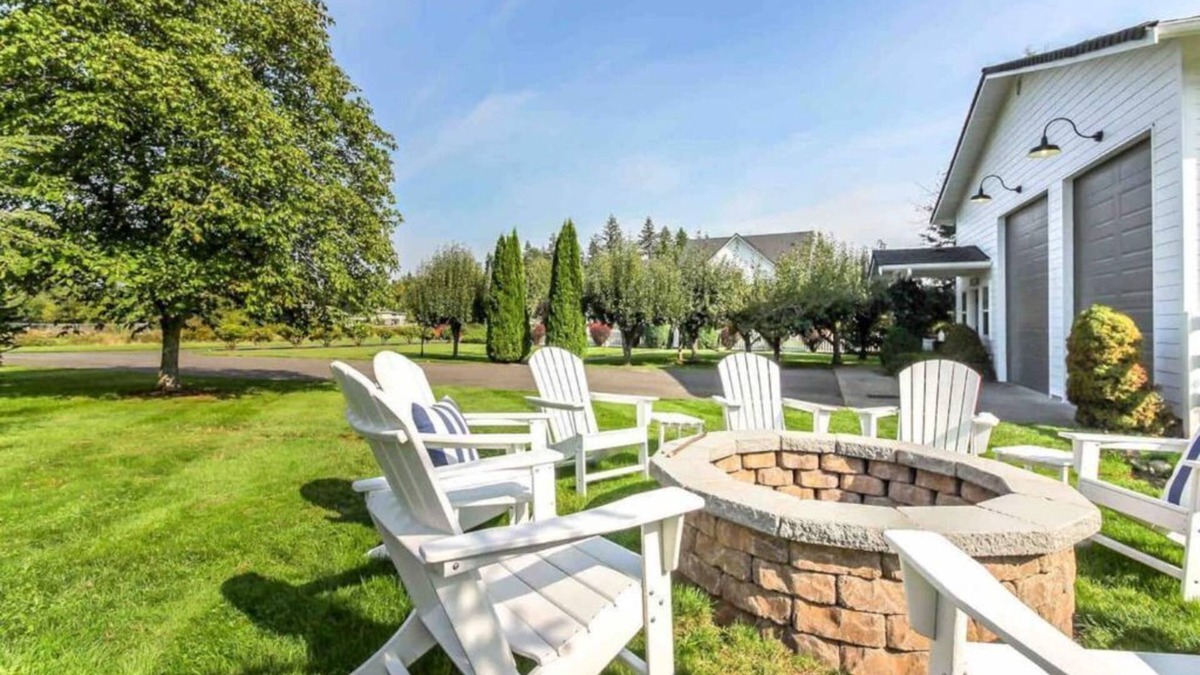 Bonney Lake Cottage | Private/detached cottage in farmhouse setting, close to endless recreation