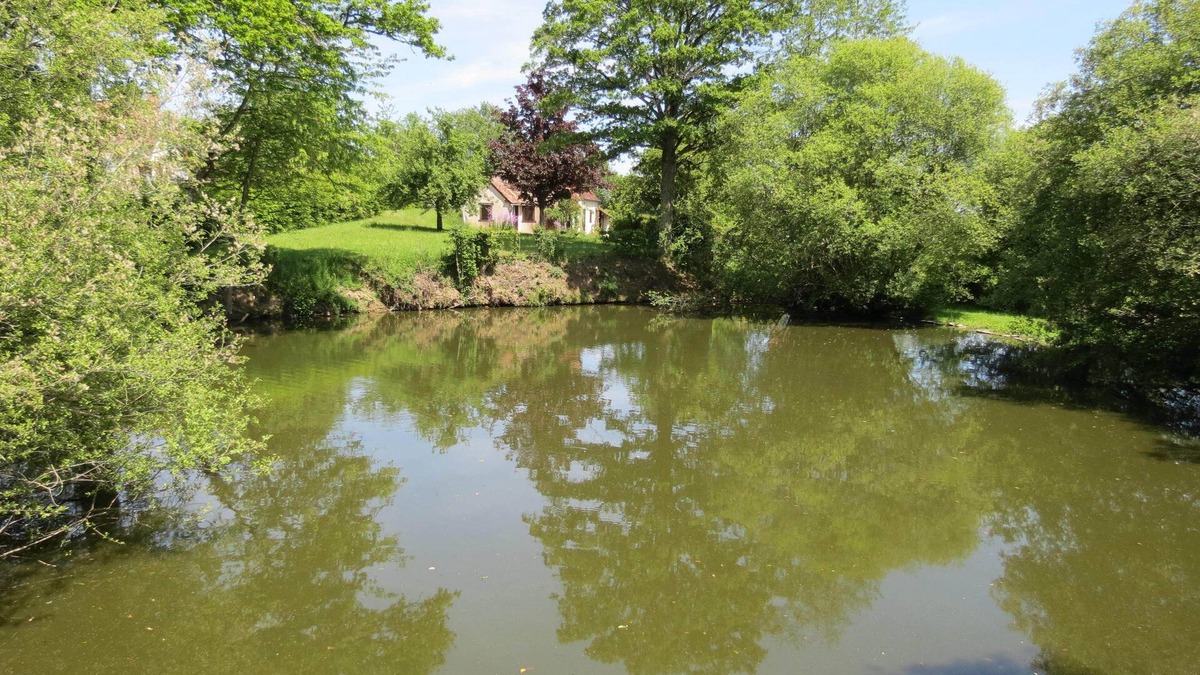Sazeray House | Private detached stone house overlooking a lake