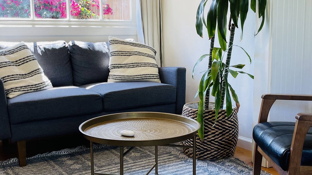 Upper East Apartment | Private Detached Cottage in Prime Downtown Location, Private Yard