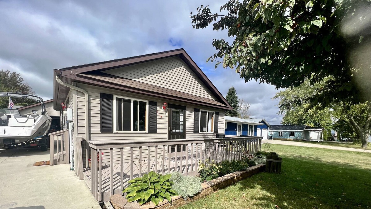 Houghton Lake Heights House | Private dock and adventures await at Wildlings Lodge!