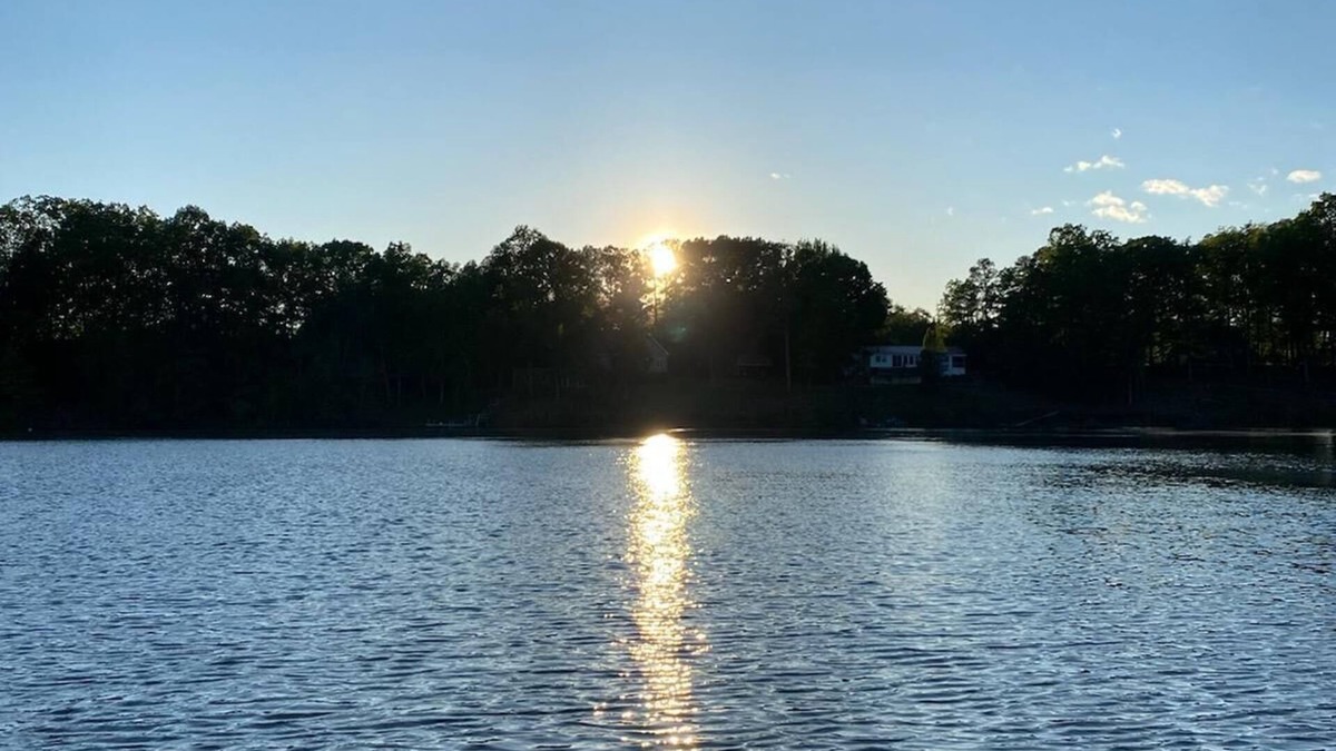 Clarksville House | Private dock/beach on quiet cove - Lake house w/king beds. Pet-friendly