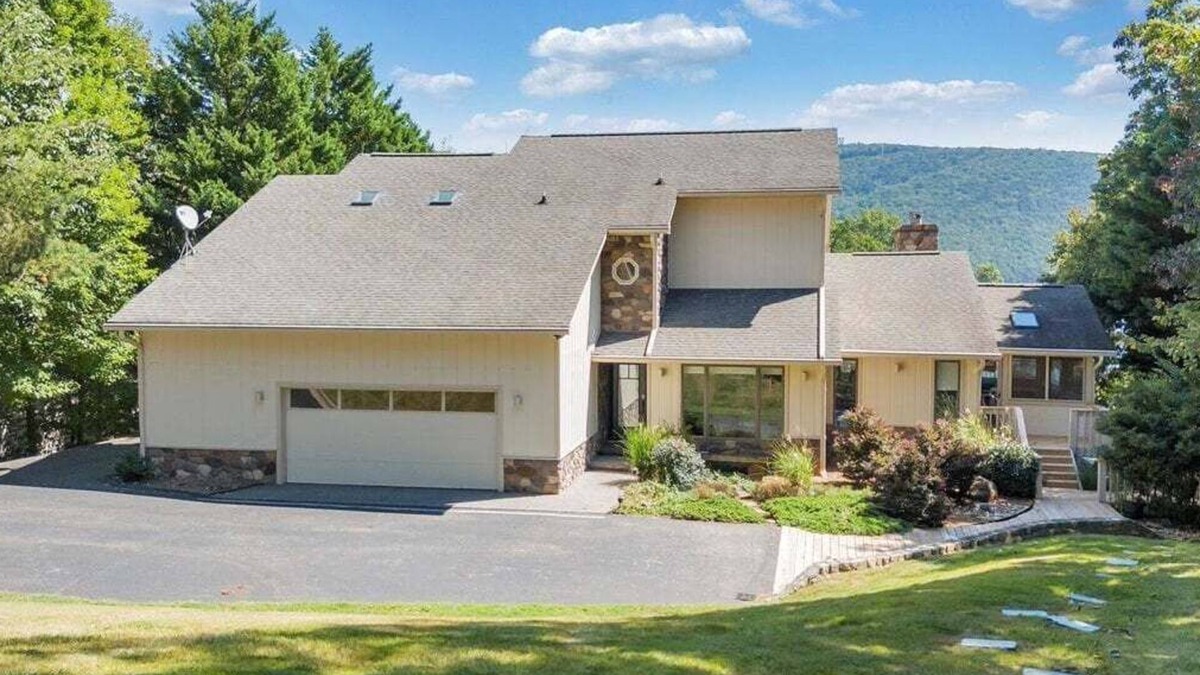 Huddleston House | Private Dock,Indoor Pool, and Hot Tub