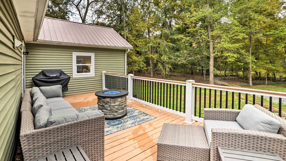 Benton House | Private Dock & Lake Access: Benton Family Home