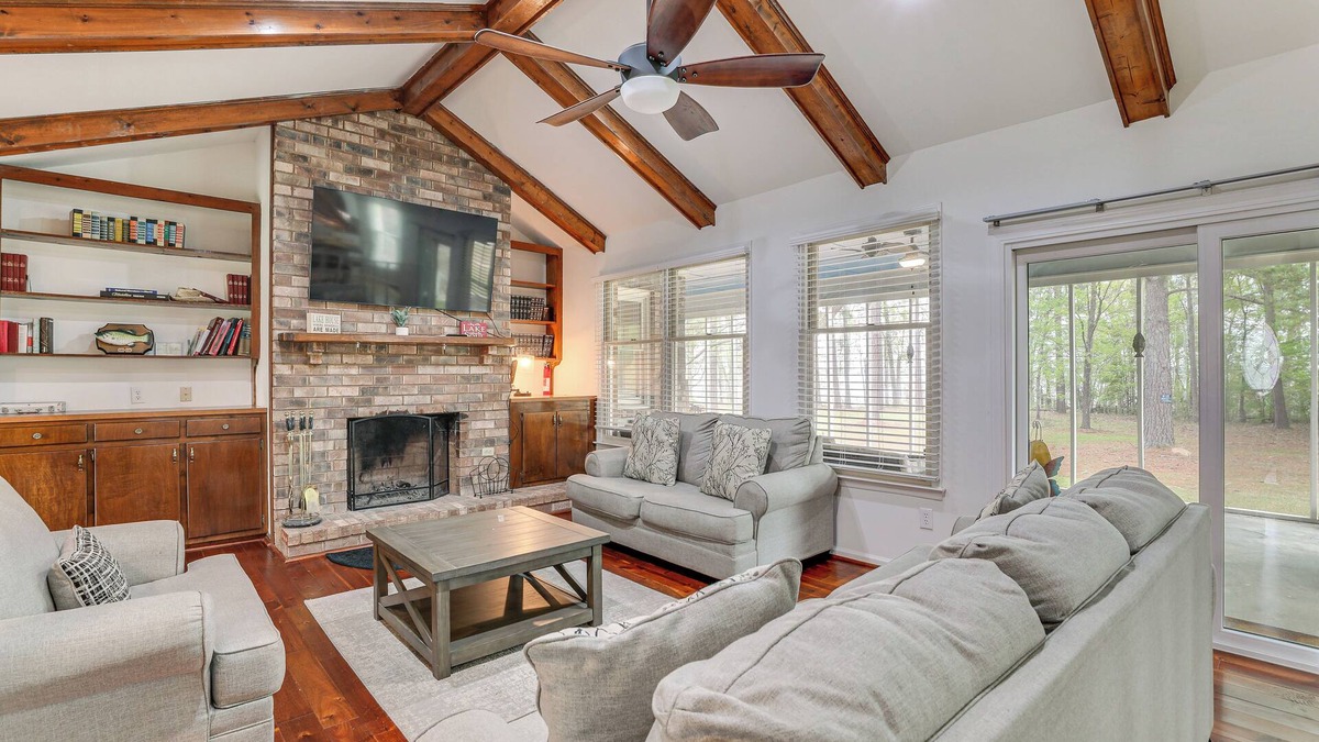 Santee House | Private Dock + Pool Table: Lake Marion Getaway