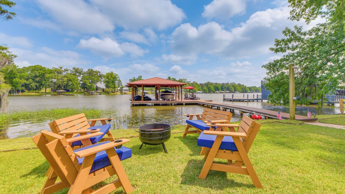 Cobb Cottage | Private Dock + Porch: Lakefront Retreat in Cobb!