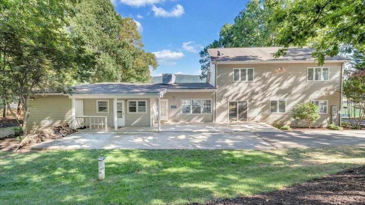 Smith Mountain Lake House | Private Dock, Sleeps 18!