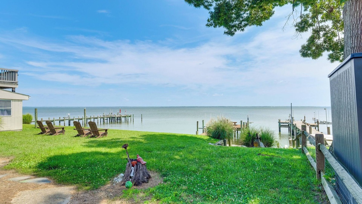 Hague House | Private Dock & Yard: Hague Hideaway on the Potomac