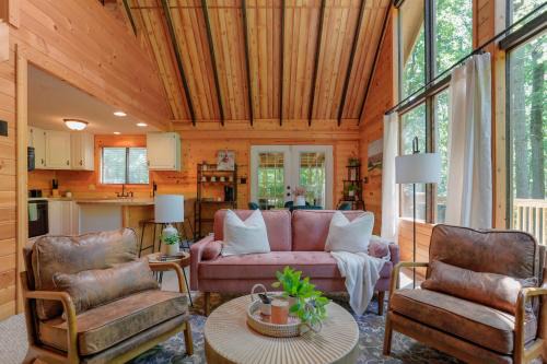 The Woods House | Private Dog-friendly Fall Foliage Paradise