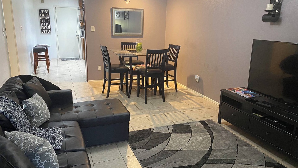 Southeast Houston House | Private Duplex #1 - Houston Hobby/ClearLake/Galveston/Pasadena/Downtown