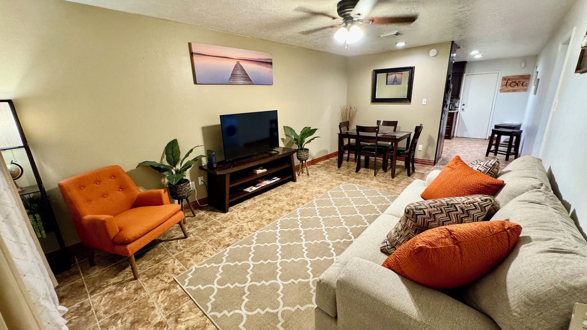 Southeast Houston Apartment | PRIVATE DUPLEX #2 KING BED/Houston/Pasadena/Hobby/Clear Lake/Galveston/