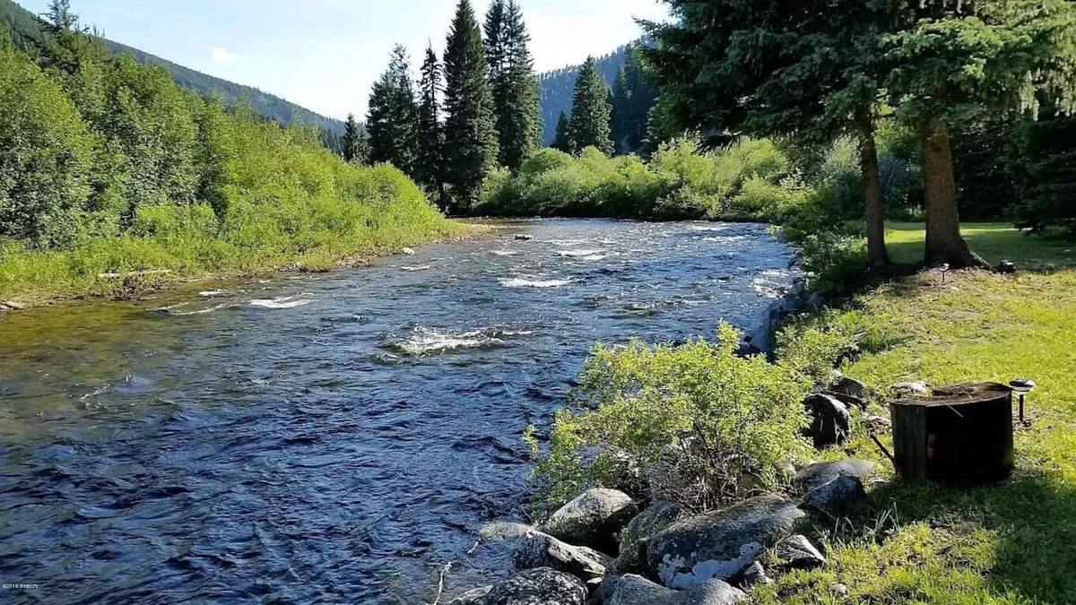 Sula Cabin | Private East Fork River Cabin, 2 acres, 30 minutes to ski hill & Darby