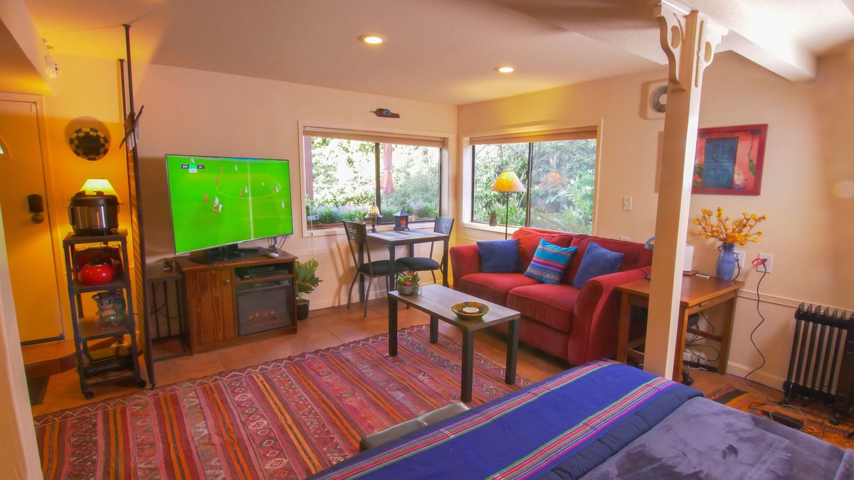 Edmonds House | Private Edmonds Studio Apartment