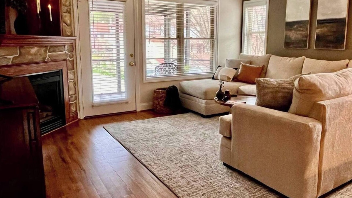 Helen House | Private Elevator! Jubela's In-Town Living Walk to Main St with State Park Pass