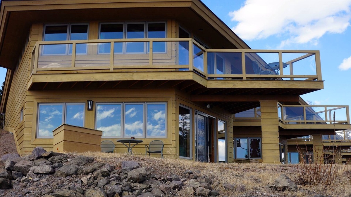 Grand Marais Condo | Private End Condo on Superior w/Panoramic Views! Fireplace & Private Sauna!