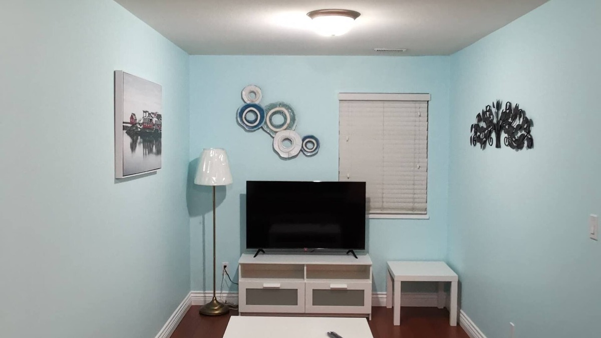 Maple Ridge House | Private entrance and close by trails and park