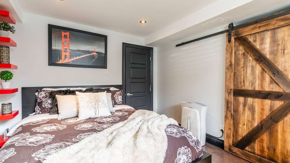 Parkdale House | Private entrance Modern 1-bedroom apartment downtown Toronto