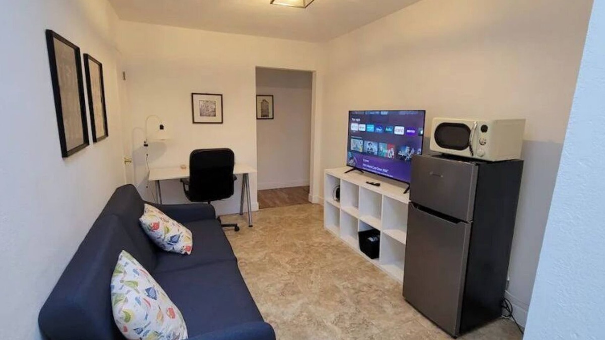 Berryessa House | Private entry 1B1B guest suite